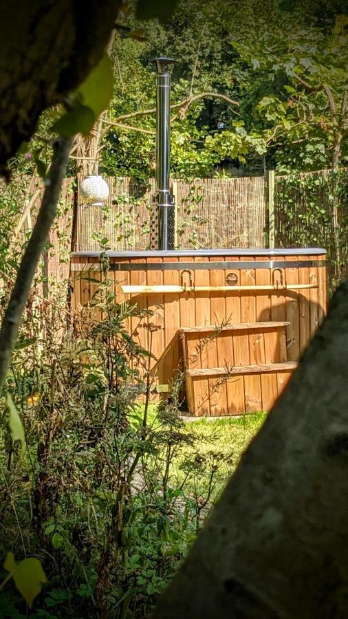 Willa Emlyn'S Coppice - Luxury Woodland Glamping Holywell  Zewnętrze zdjęcie