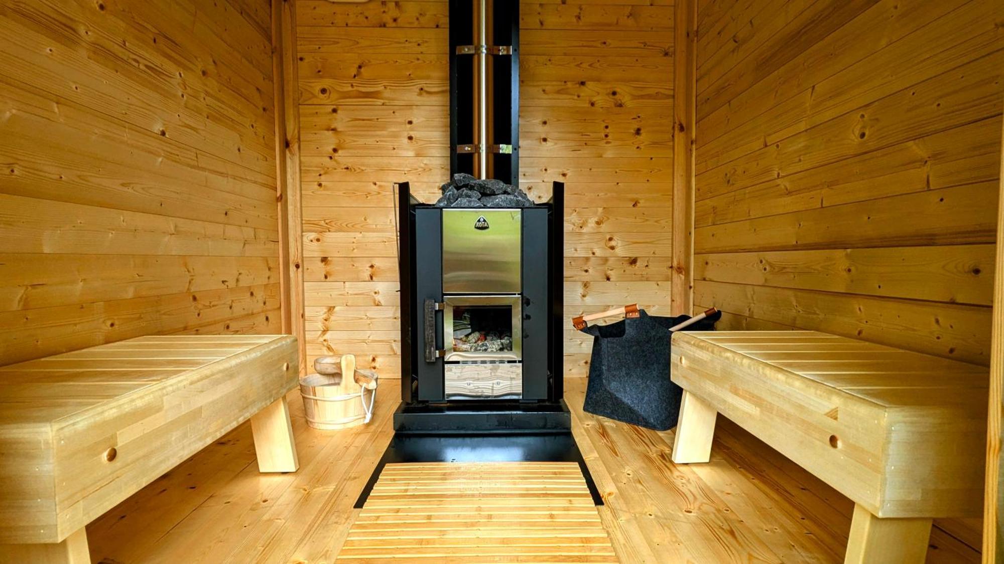 Willa Emlyn'S Coppice - Luxury Woodland Glamping Holywell  Zewnętrze zdjęcie