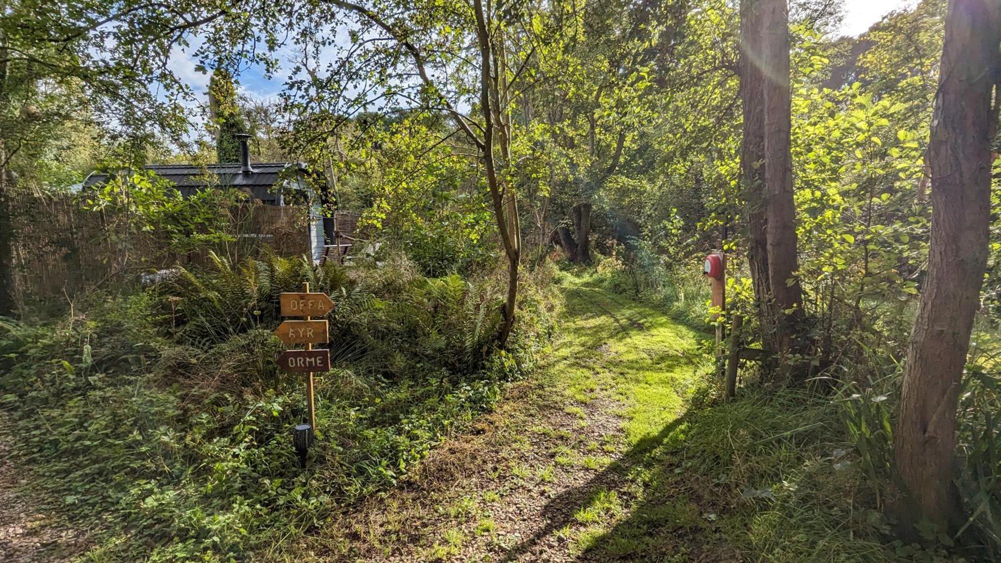 Willa Emlyn'S Coppice - Luxury Woodland Glamping Holywell  Zewnętrze zdjęcie